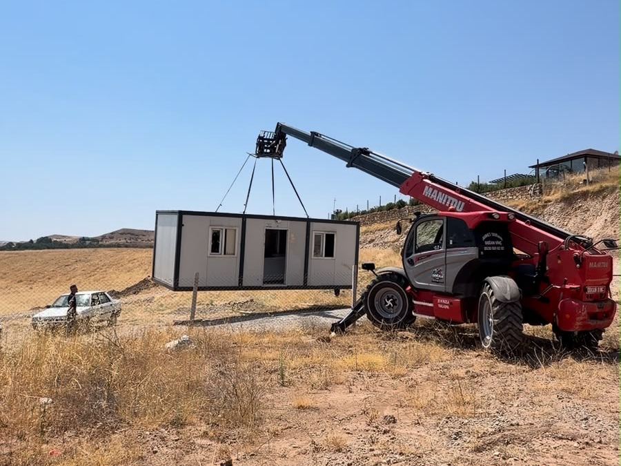 Doğan Manitou ile konteyner taşıma